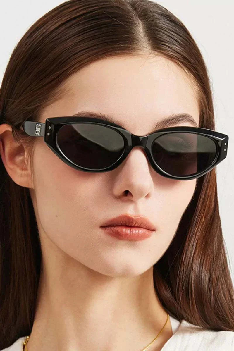 Retro oval frame sunglasses with UV400 protection and acetate frame