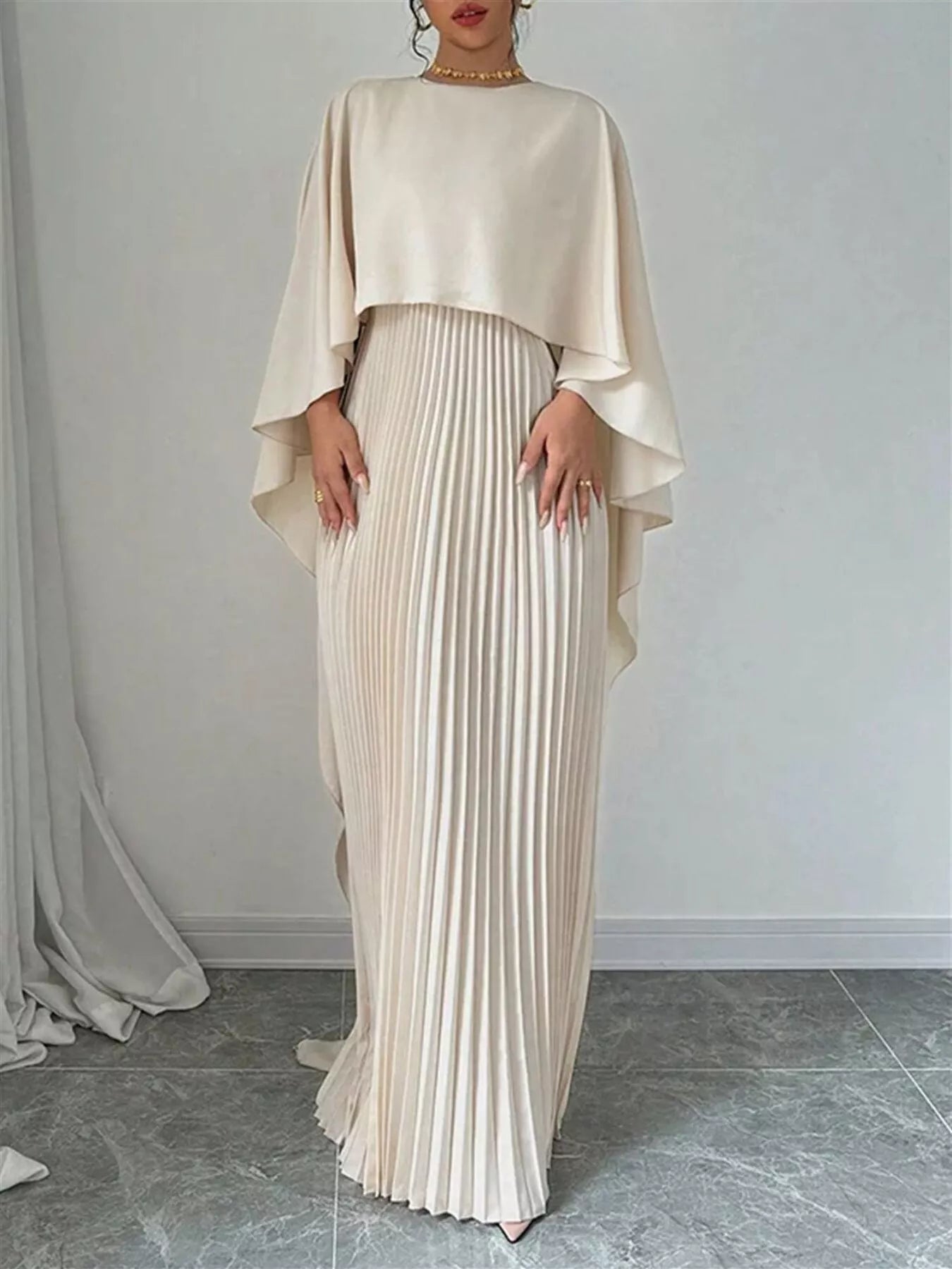 Cape pleated maxi dress with no stretch and 100% polyester fabric