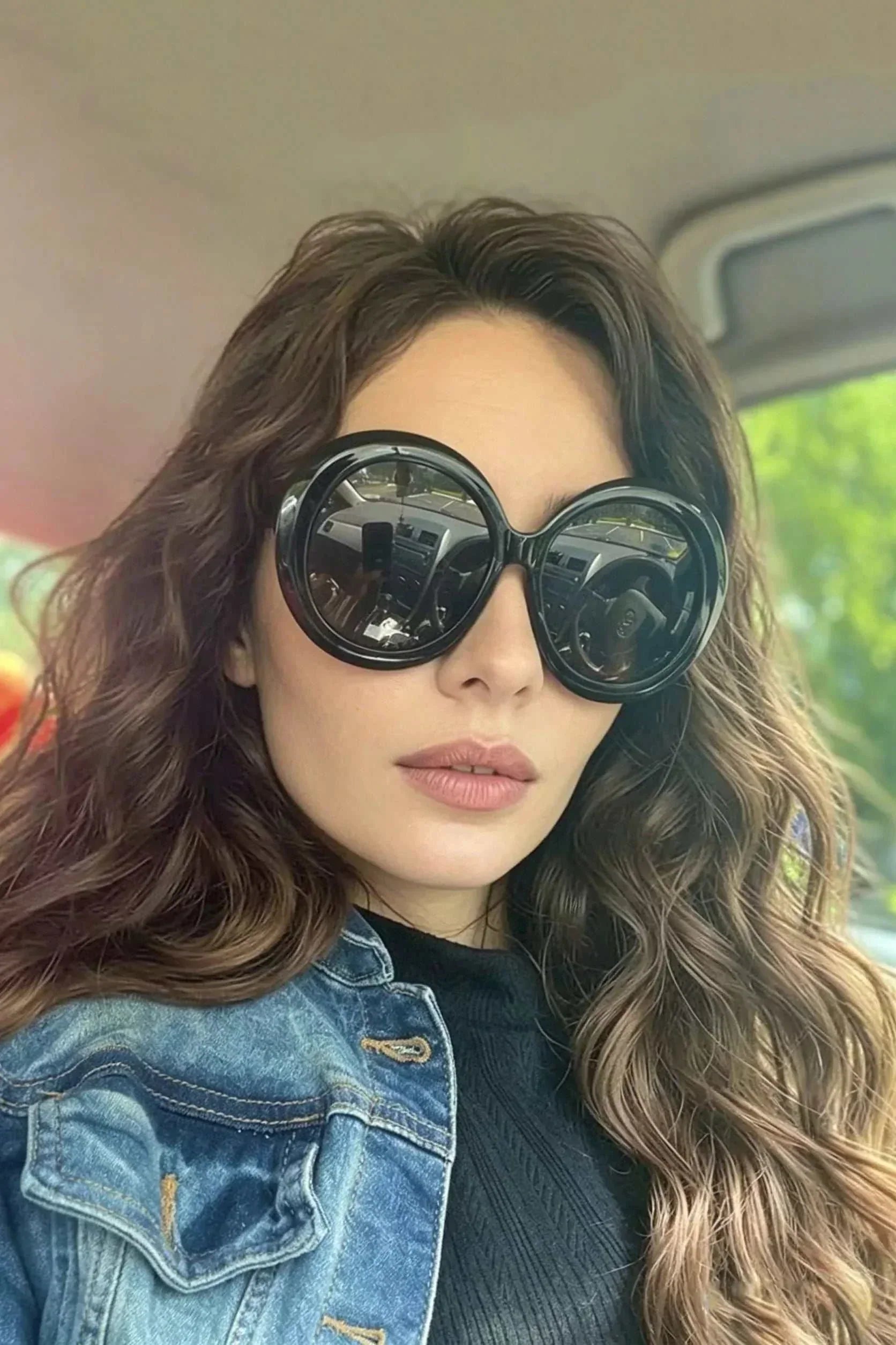 Oversized round frame fashion sunglasses with UV400 protection and polycarbonate material
