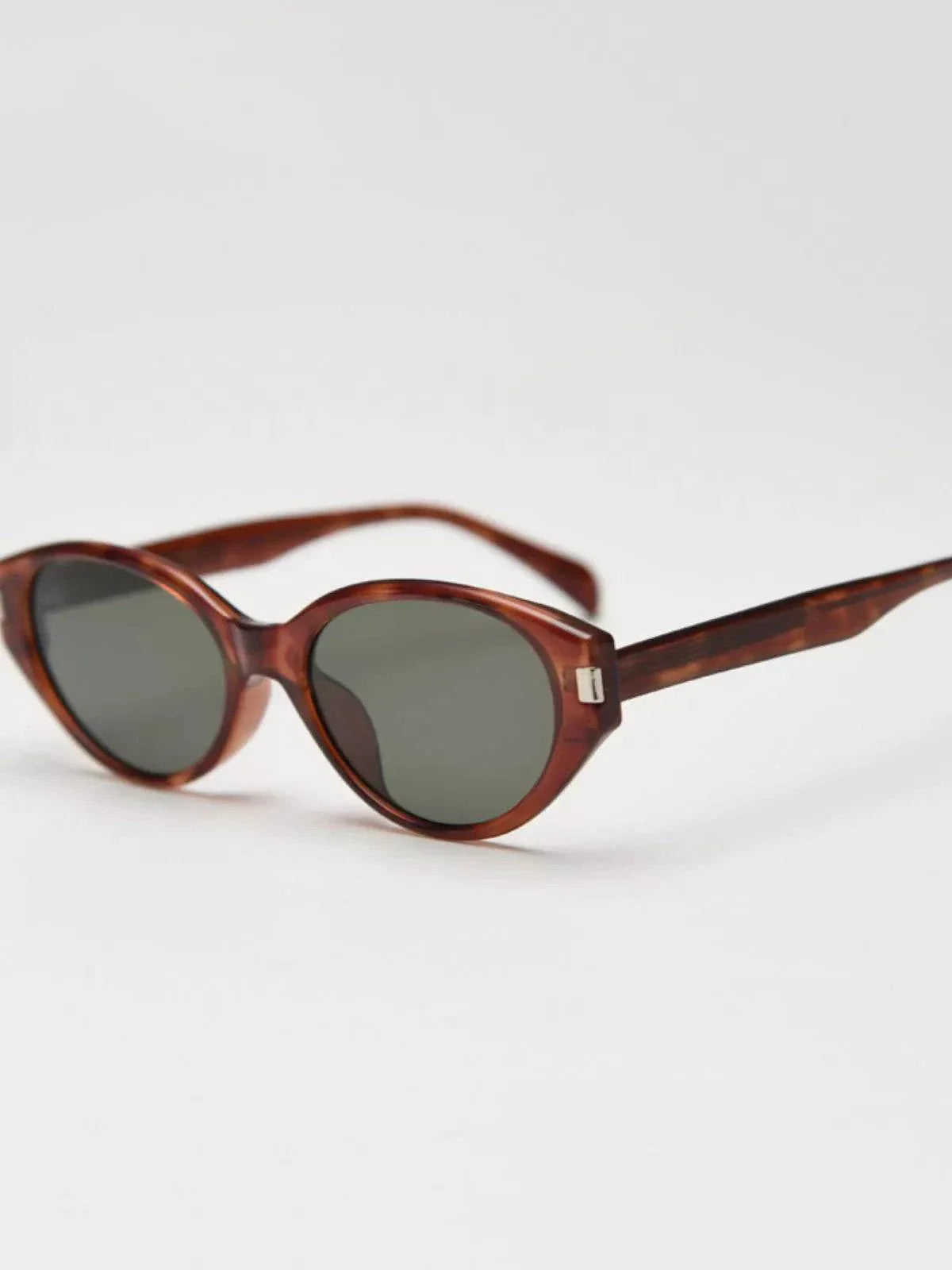 Lightweight cat-eye sunglasses with UV400 protection and acetate frame