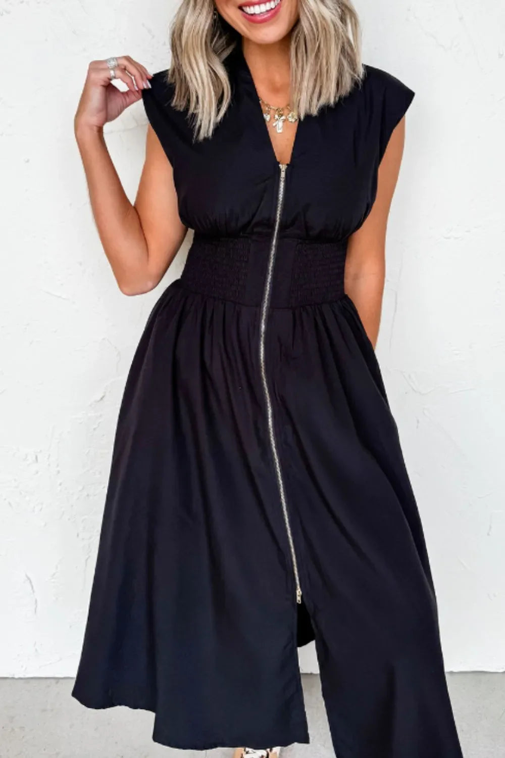 Sleeveless zip-front maxi dress with pockets and no stretch in 100% polyester