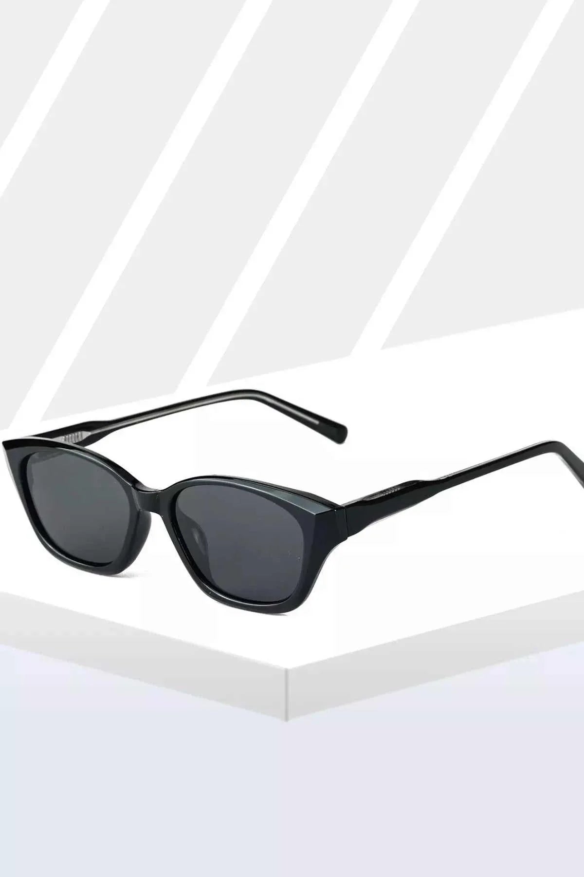 UV Protection Sunglasses with UV400 TAC lenses and acetate frame, one size 5.9-inch width
