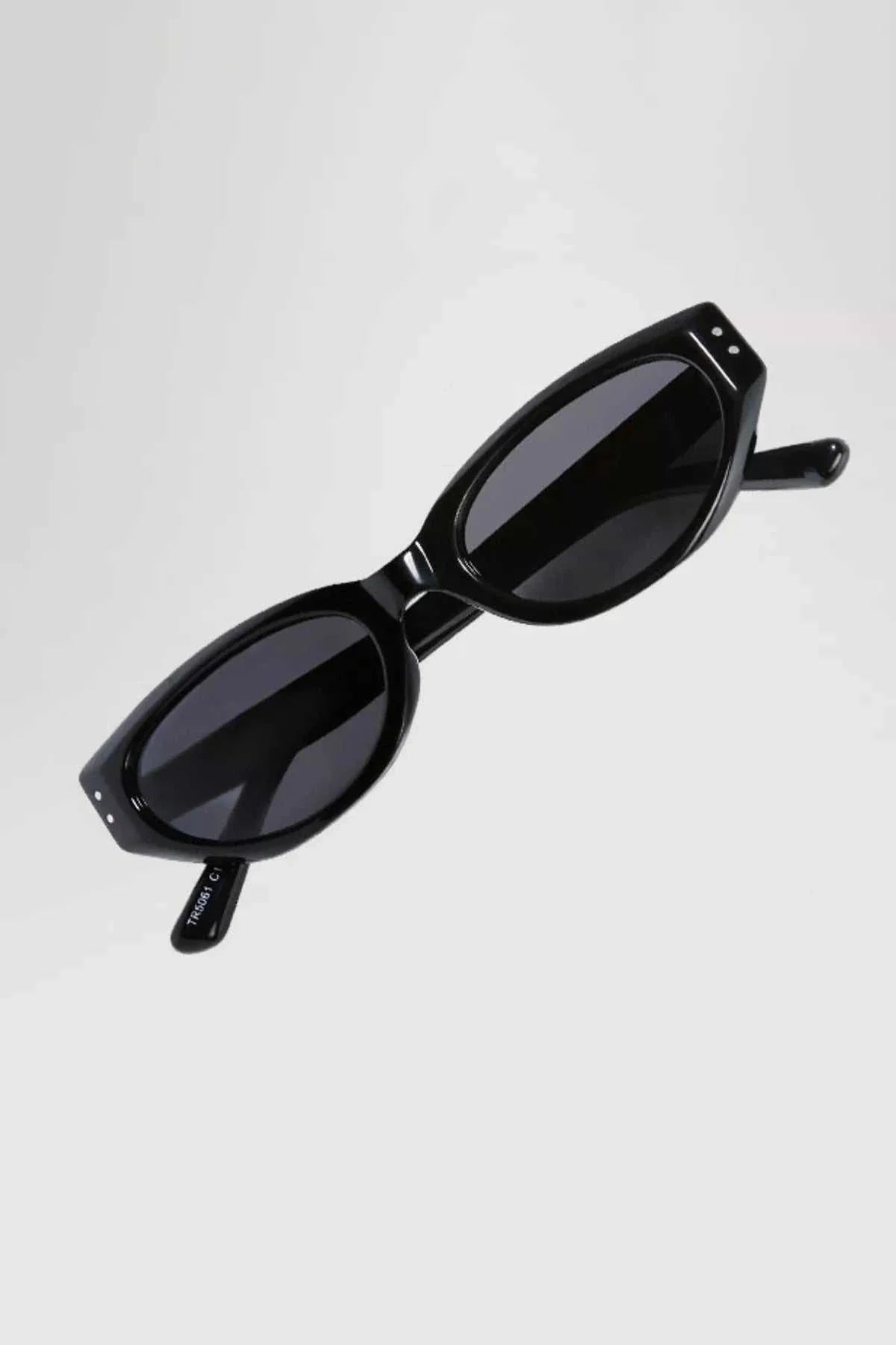 Retro oval frame sunglasses with UV400 protection and acetate frame