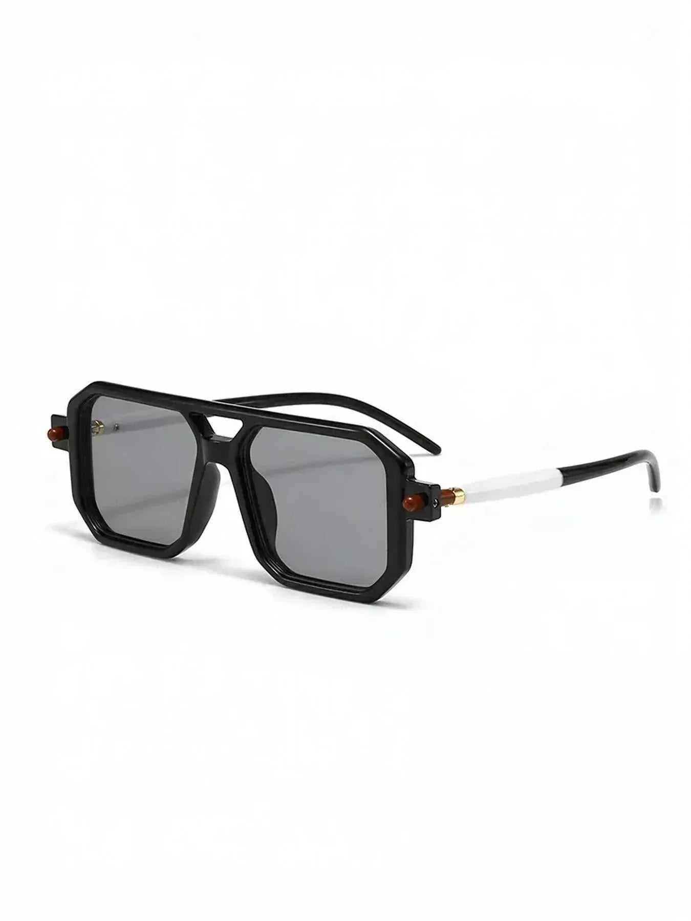 Square frame sunglasses with UV400 protection and polycarbonate material, one size 5.9 inches wide