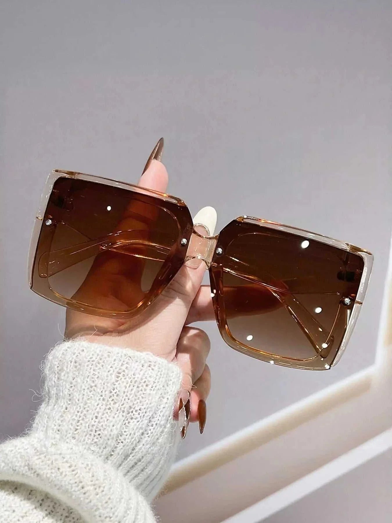 Oversized gradient square sunglasses with UV400 protection and polycarbonate frame