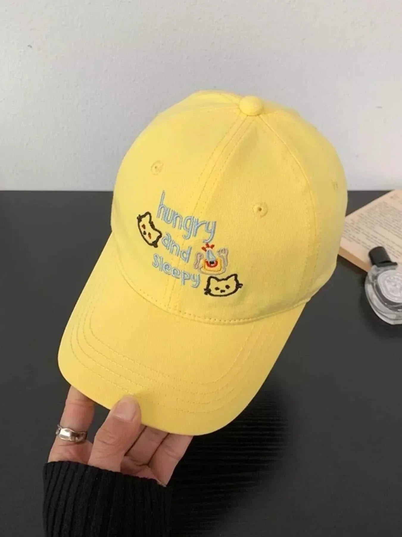 Embroidered casual baseball cap made of cotton, one size fits all, imported material