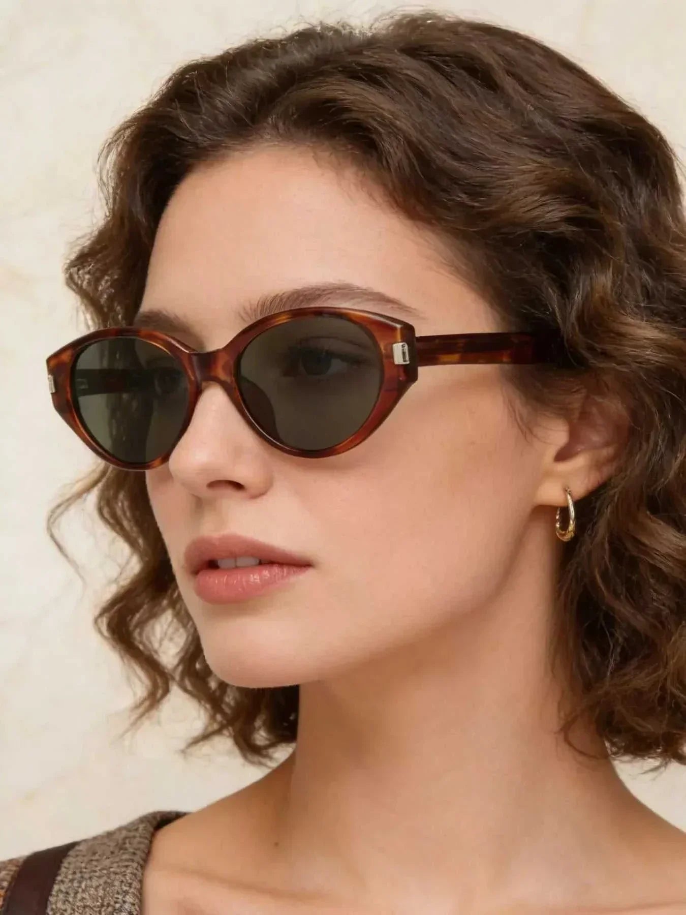 Lightweight cat-eye sunglasses with UV400 protection and acetate frame
