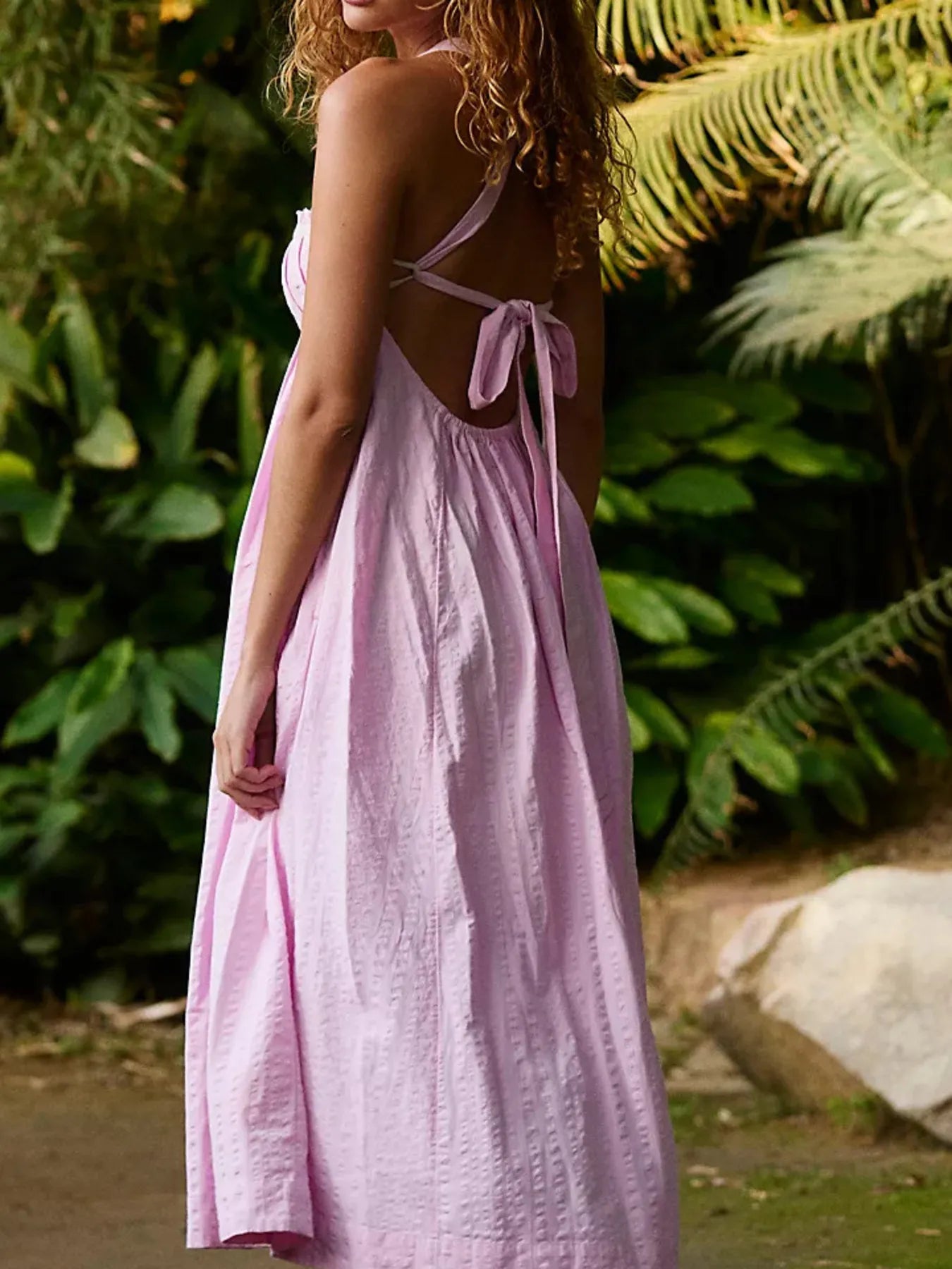 Sweetheart neck midi dress with ruched tied design in polyester cotton blend