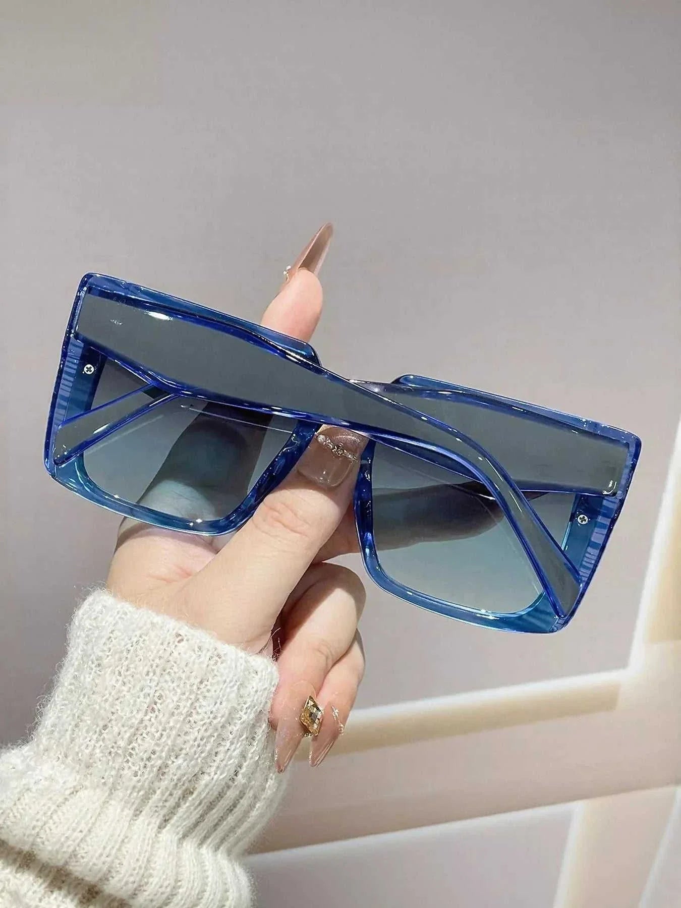 Oversized gradient square sunglasses with UV400 protection and polycarbonate frame