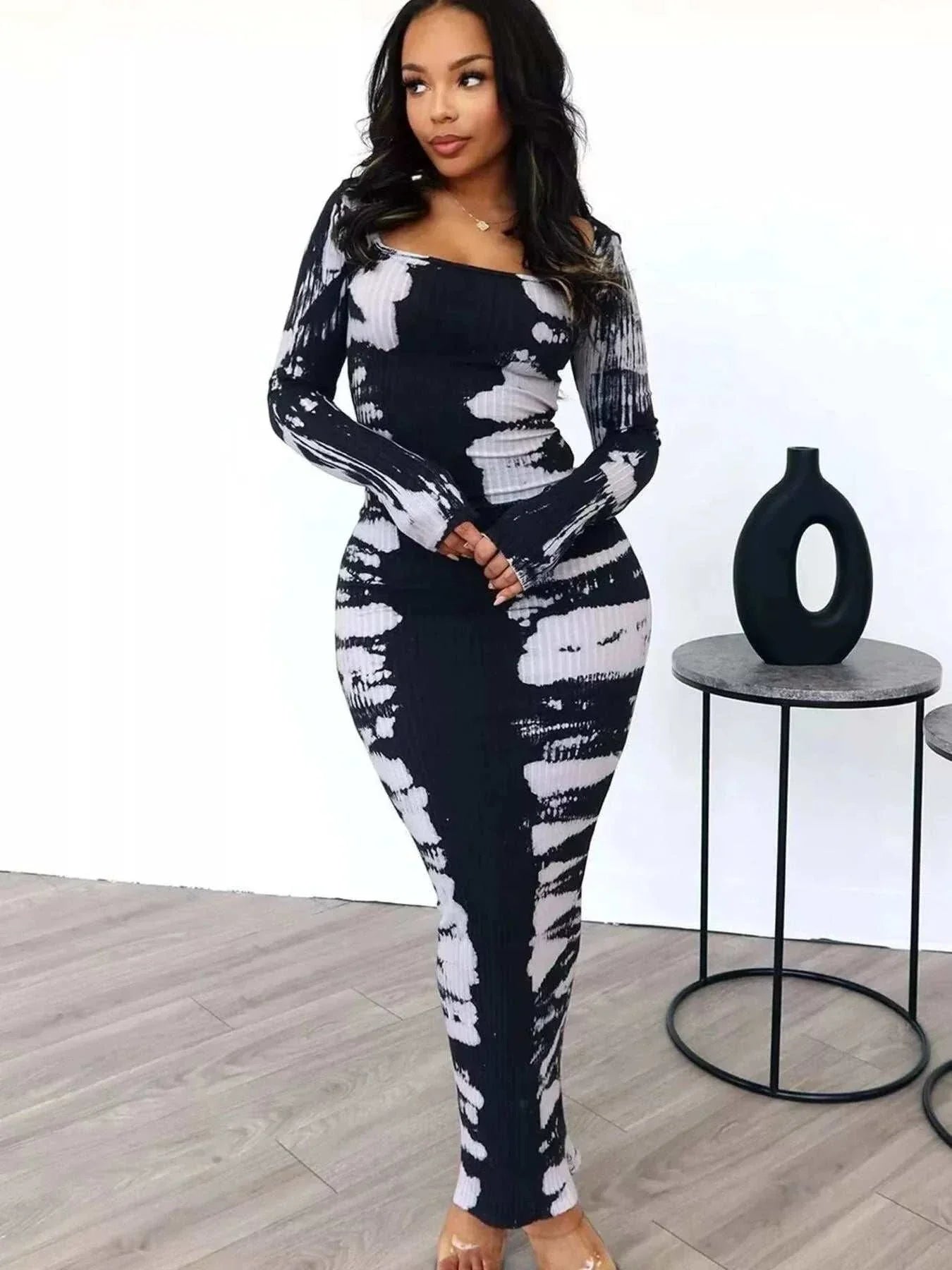 Tie-Dye long sleeve maxi dress in vibrant colors with stretchy polyester fabric