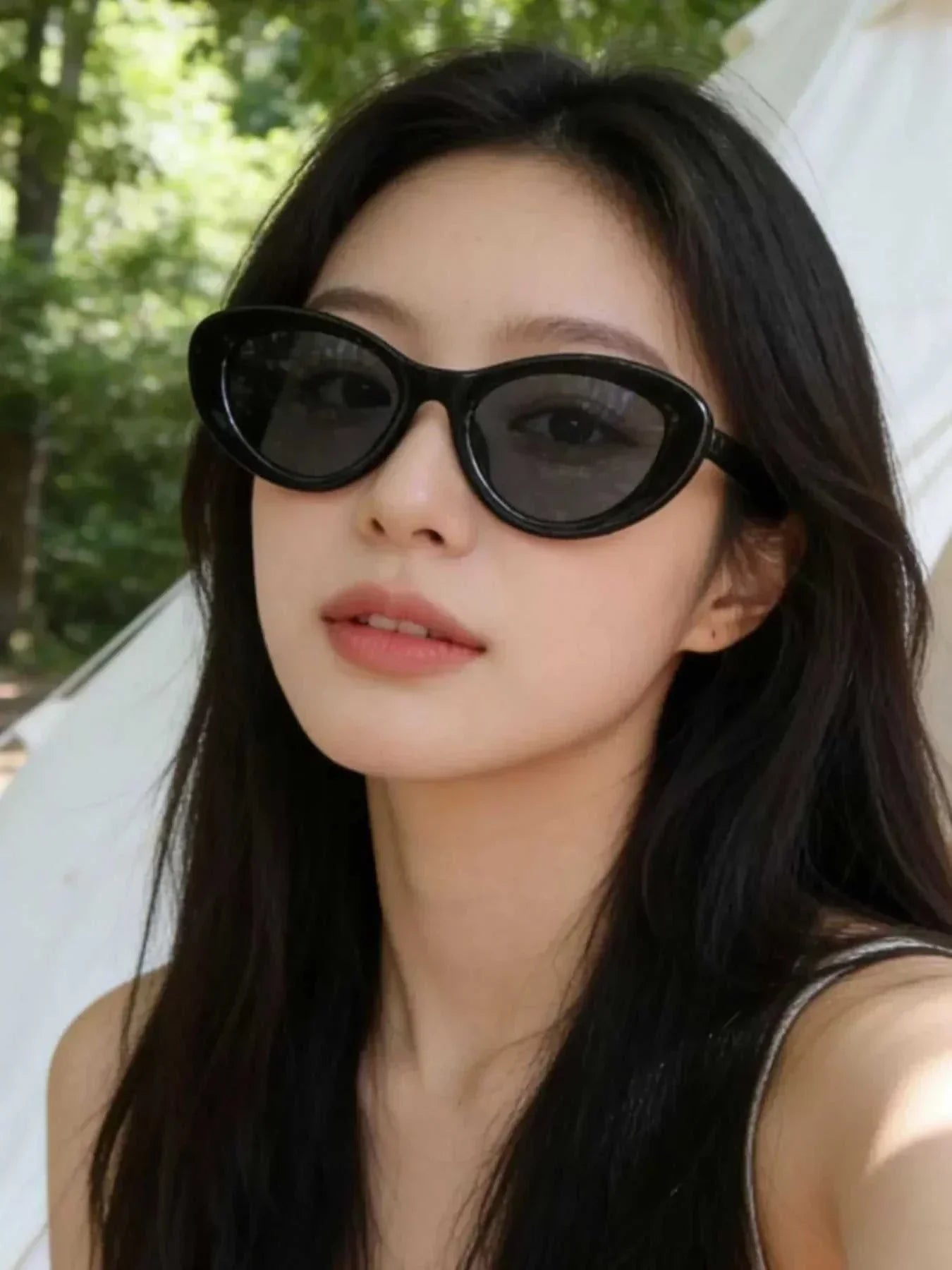 Stylish cat eye sunglasses with UV400 protection and polycarbonate frame, one size 5.7 inches wide