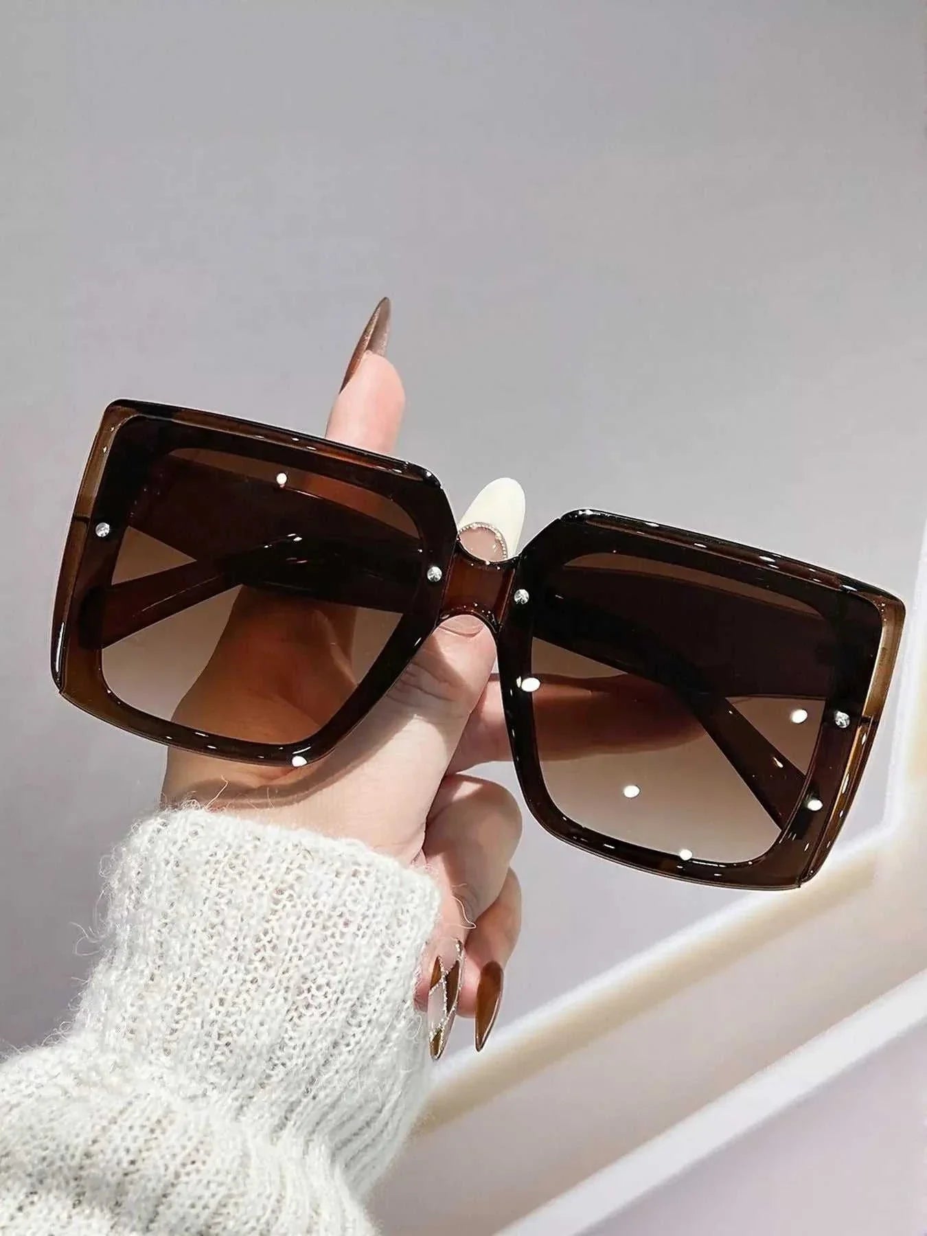 Oversized gradient square sunglasses with UV400 protection and polycarbonate frame