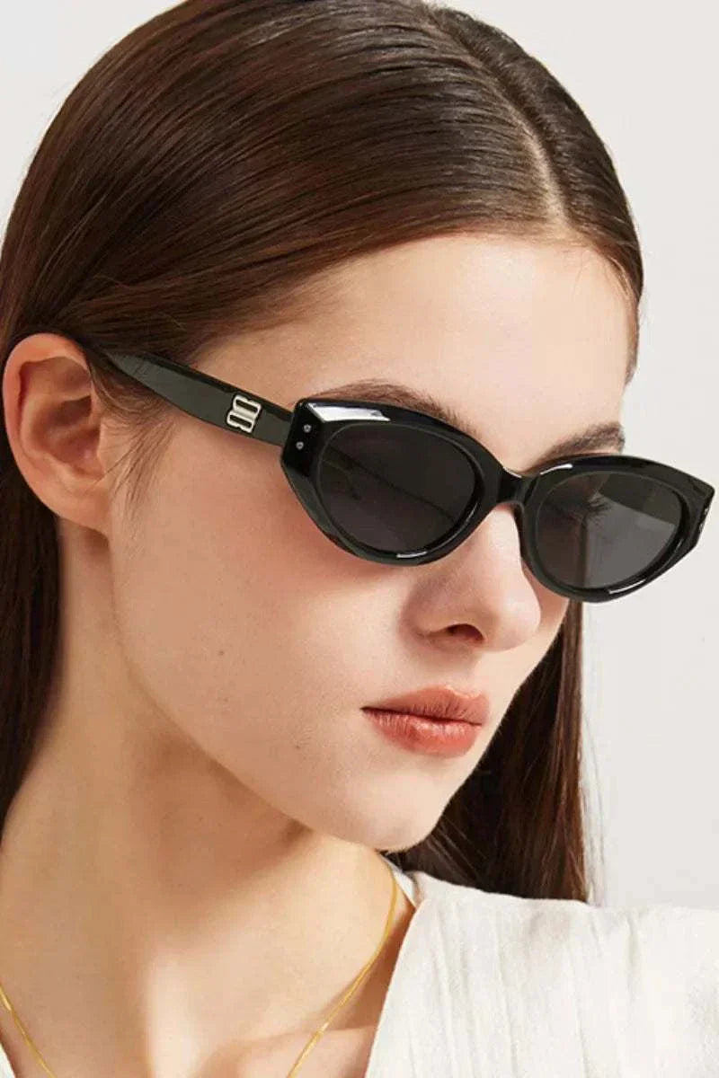 Retro oval frame sunglasses with UV400 protection and acetate frame