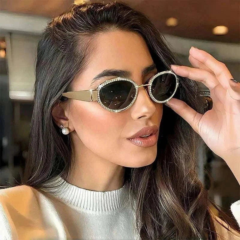 Rhinestones decor oval sunglasses with metal frame and UV400 protection